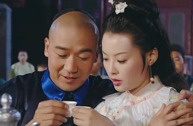 演员袁立有几段感情(大美女袁立的恋情经历)