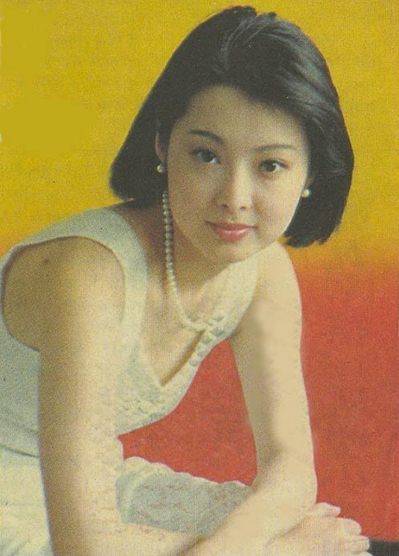 演员袁立有几段感情(大美女袁立的恋情经历)