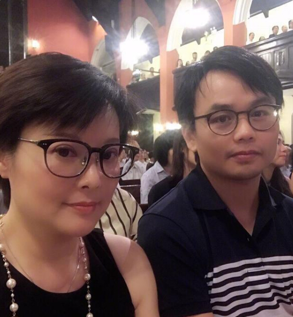 演员袁立有几段感情(大美女袁立的恋情经历)