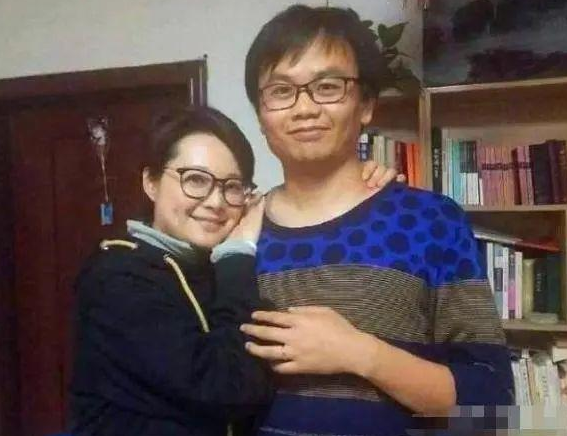 演员袁立有几段感情(大美女袁立的恋情经历)