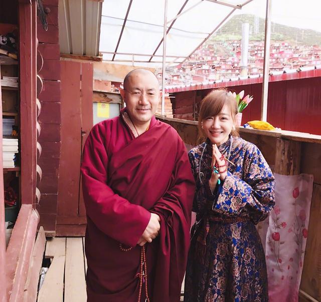 薛佳凝带发修行是真的吗（哈妹薛佳凝出家的原因）