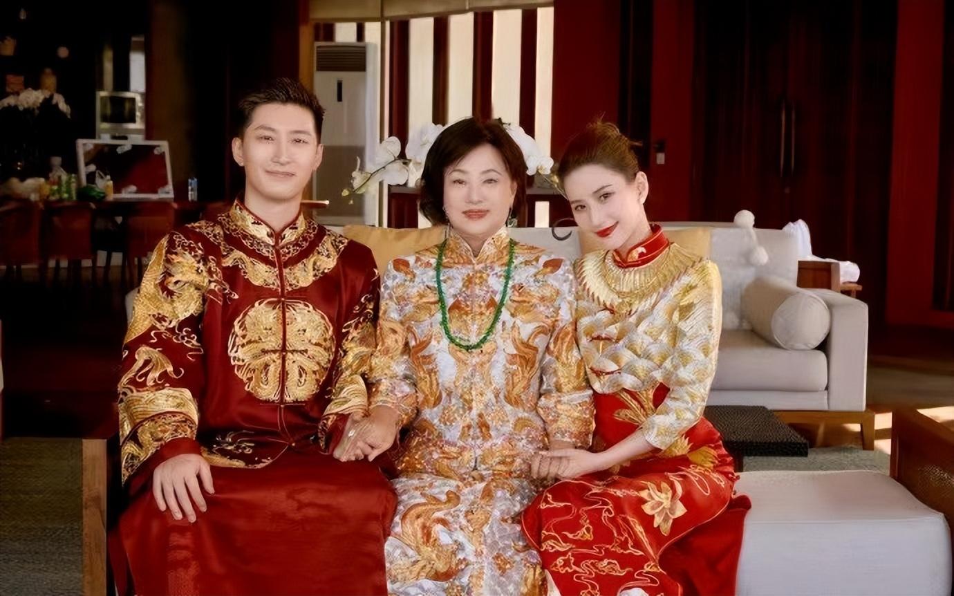 窦骁的父母亲干嘛的（窦骁的父母亲）