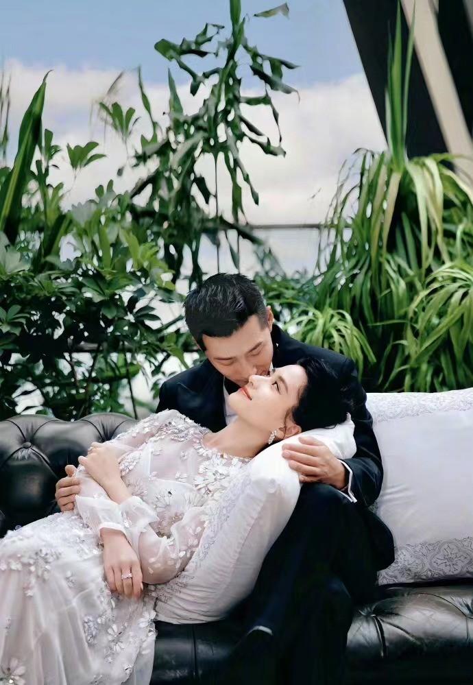 窦骁的父母亲干嘛的（窦骁的父母亲）