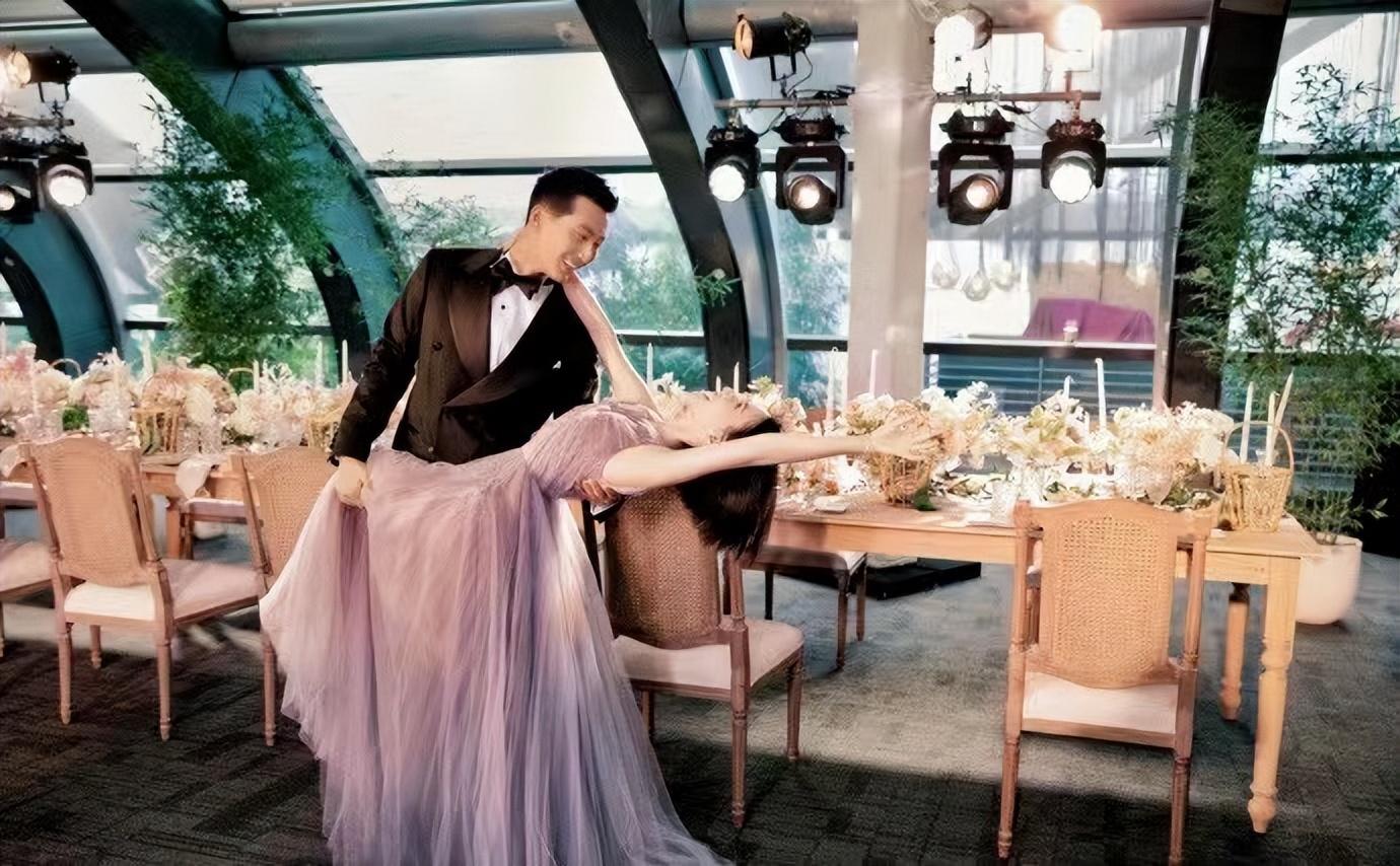 窦骁的父母亲干嘛的（窦骁的父母亲）