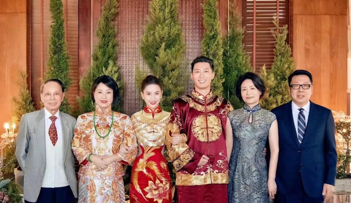 窦骁的父母亲干嘛的（窦骁的父母亲）