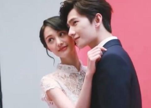 郑爽杨洋十指紧扣逛街视频(2020杨洋和郑爽在一起了吗)