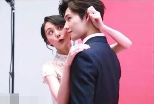 郑爽杨洋十指紧扣逛街视频(2020杨洋和郑爽在一起了吗)