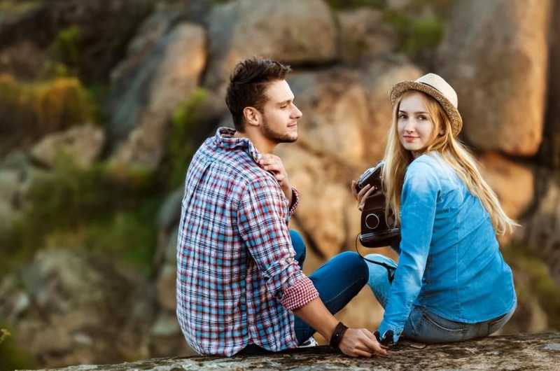 女生潜意识喜欢一个人表现(一个女人，有这些行为)