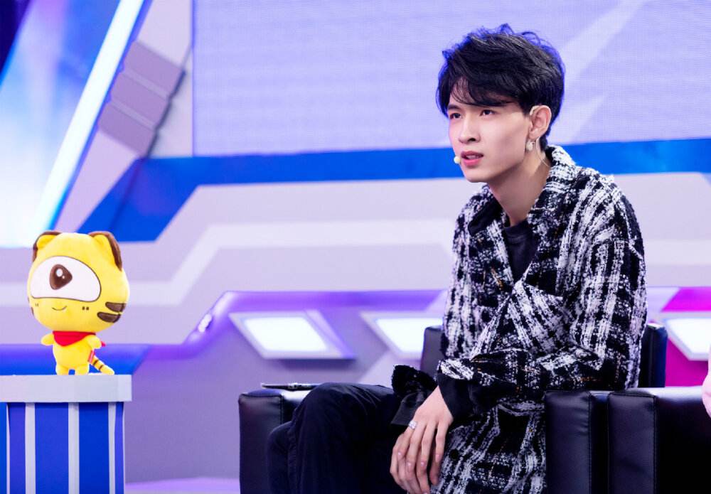 凯旋地产是秦霄贤家的吗 