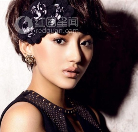 艾晓琪的胸大吗 艾晓琪的胸饱满吗