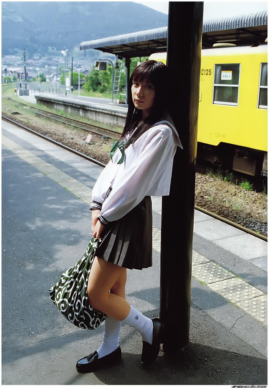 仲村美羽个人资料写真作品