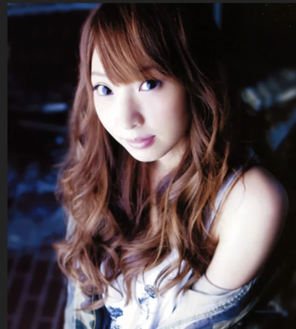 井上麻里奈个人资料写真作品