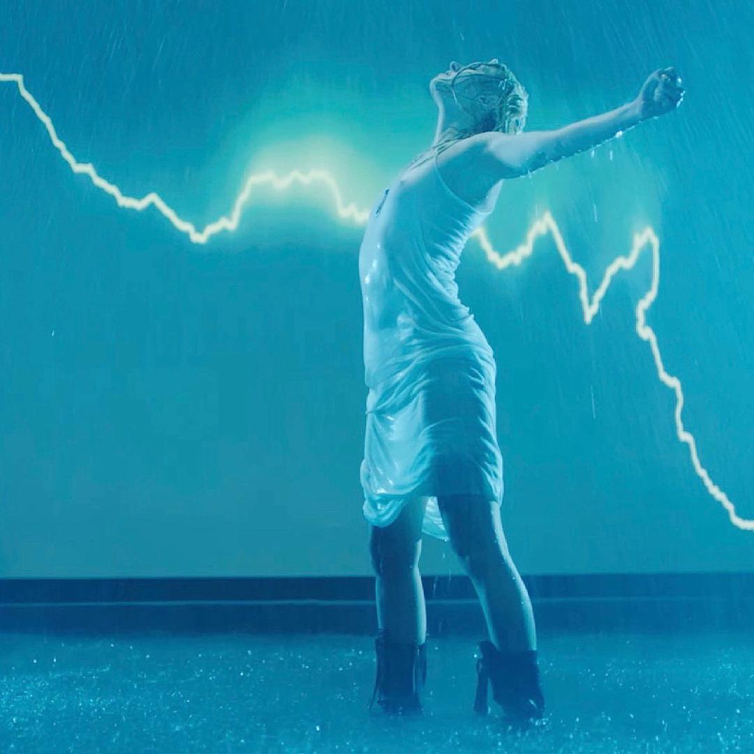 泰勒·摩森个人资料写真作品