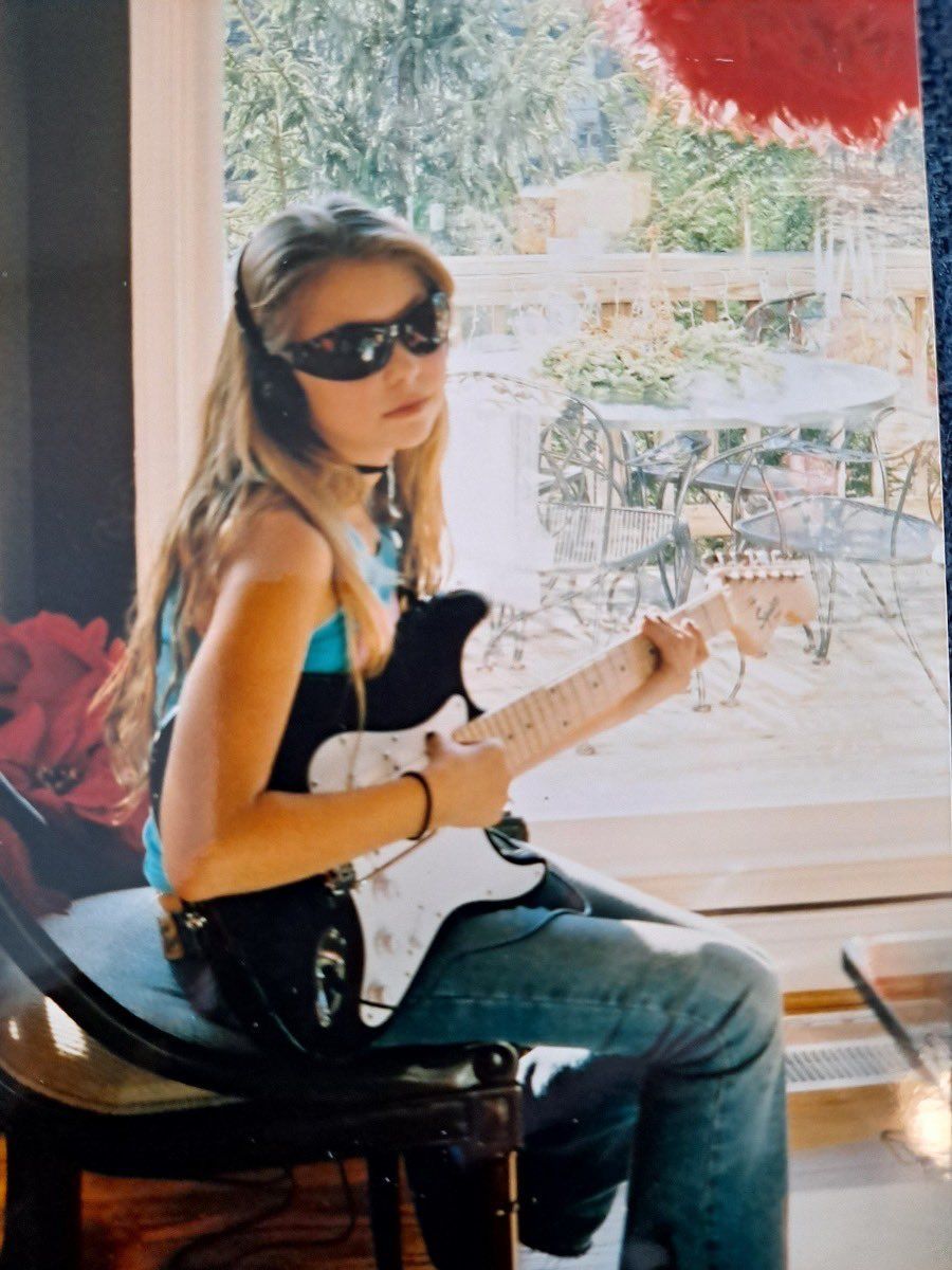 泰勒·摩森个人资料写真作品