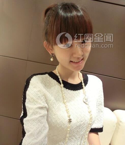 周戈楠和赵本山的关系 周弋楠内衣写真