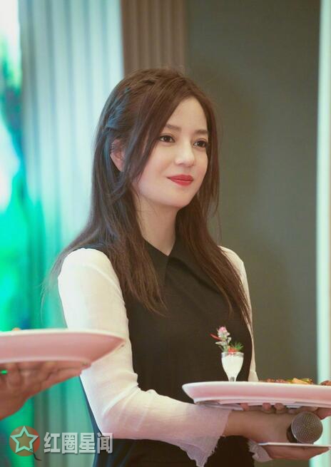 揭秘张艺谋为何不喜欢赵薇 赵薇侧颜美艳动人仙女下凡