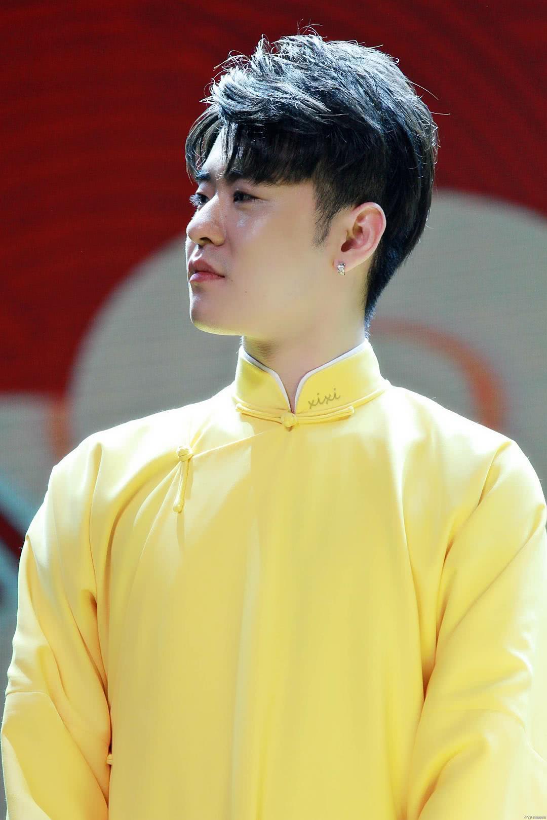 张云雷个人资料写真作品