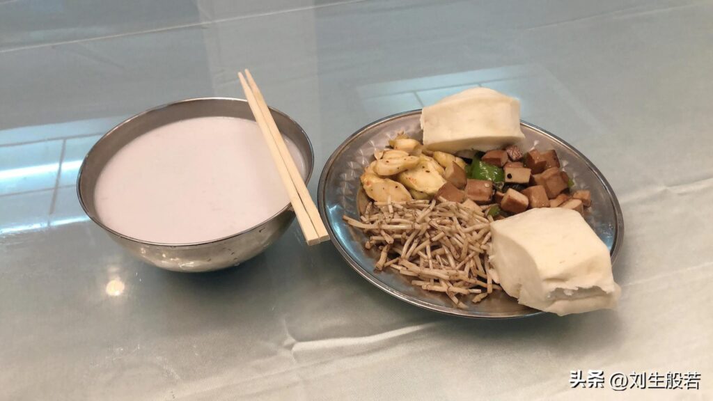 峨眉山的万年寺内有没有住宿服务_哪些寺庙有斋饭