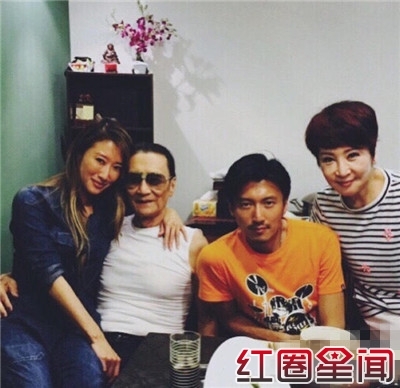 谢婷婷晒全家福 兄妹被赞继承拉姑四哥好基因