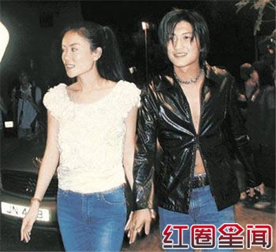 谢婷婷晒全家福 兄妹被赞继承拉姑四哥好基因