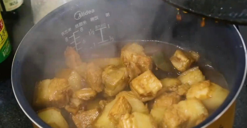 家庭做红烧肉的步骤(难怪饭店的红烧肉那么好吃)