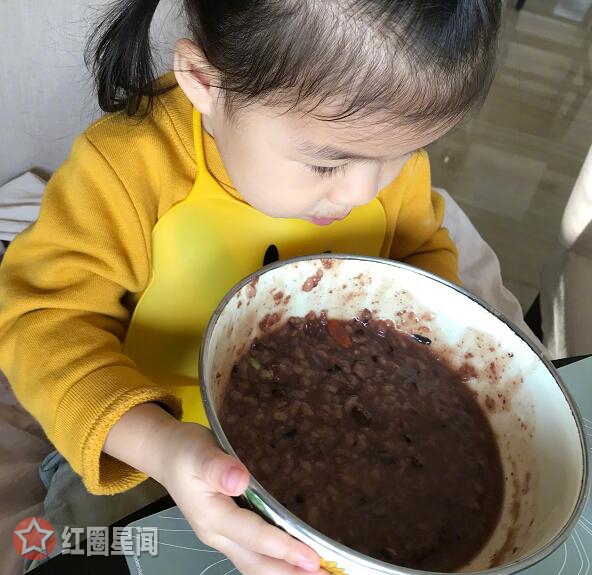 章子怡汪峰女儿多大 章子怡女儿送姥姥家后画风大变怎么了