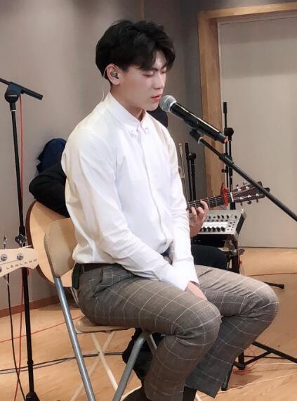 隔壁老樊个人信息介绍本名叫啥 隔壁老樊有哪些好听的歌