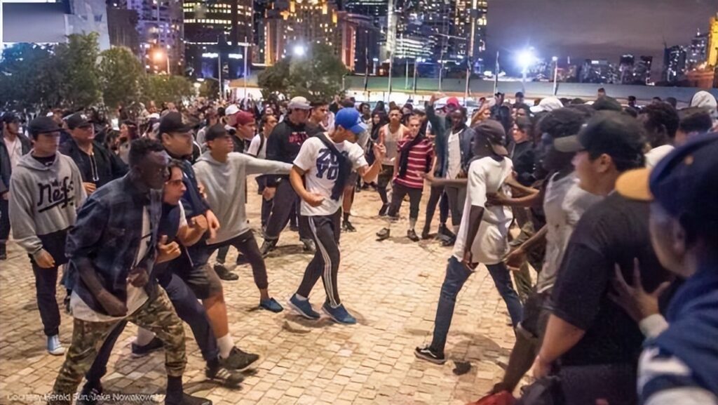 类似校园狂少的小说_黑道小说推荐