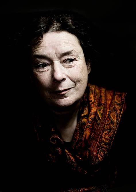 琳达·巴塞特个人资料写真作品