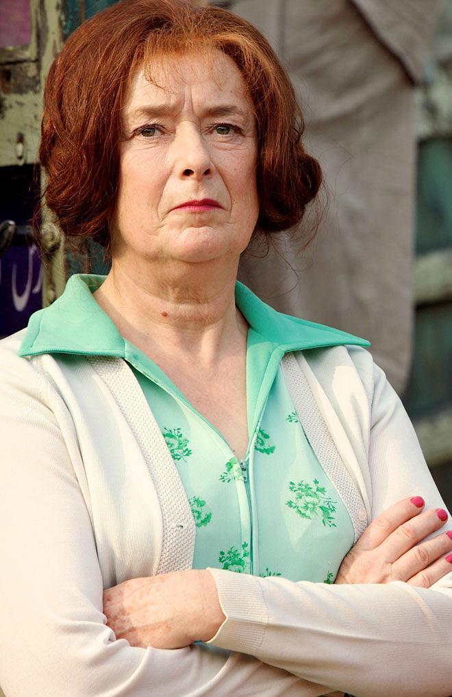 琳达·巴塞特个人资料写真作品