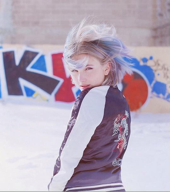 阿曼达·阿库里个人资料写真作品