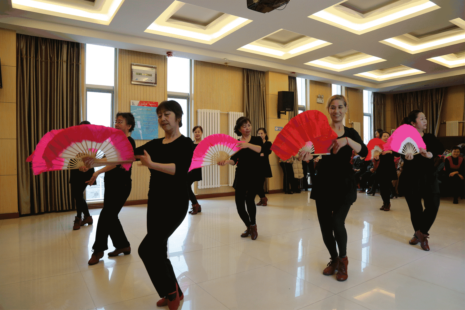 天津市老年大学中西文化比较（天津最火的老年大学又开新班）(2)