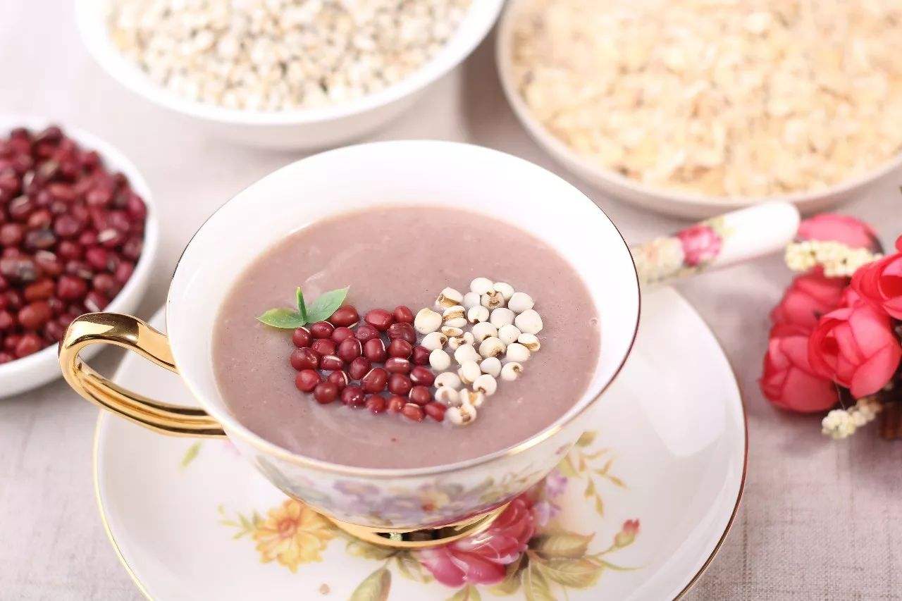 红豆薏米水的功效与作用及禁忌，红豆薏米水的作用与功效