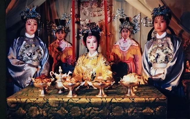 贾元春为什么被绞杀(贾元春究竟是怎么死的)(6)