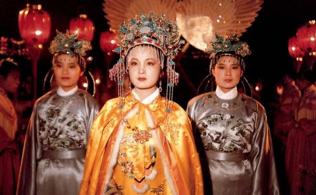 贾元春为什么被绞杀(贾元春究竟是怎么死的)(4)