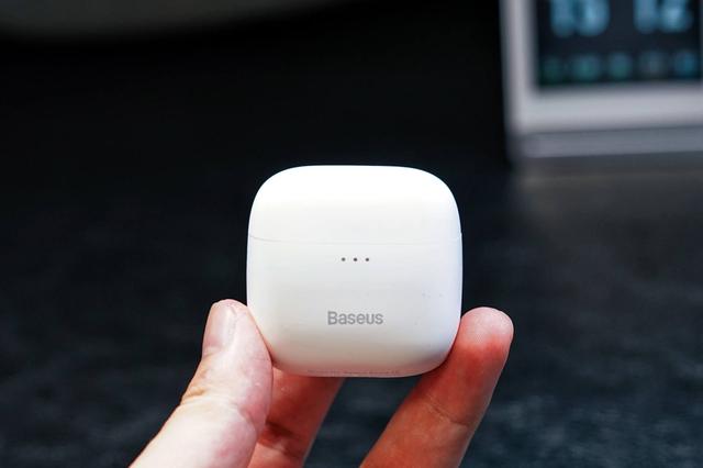 倍思蓝牙耳机e8 测评(售价不到两百但我要说)(5)