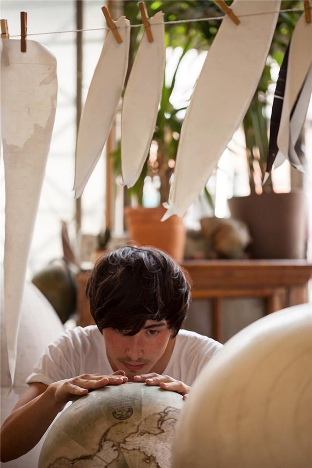 如何自己制作简单的地球仪(还坚持手工制作地球仪的人已经不多了)(14)