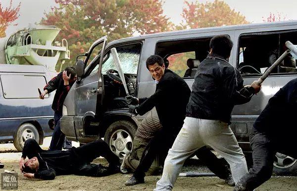 十大必看日本黑帮电影(这部日本黑帮片开启团灭模式告诉你)(2)