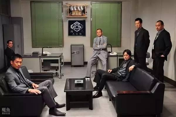 十大必看日本黑帮电影(这部日本黑帮片开启团灭模式告诉你)(14)