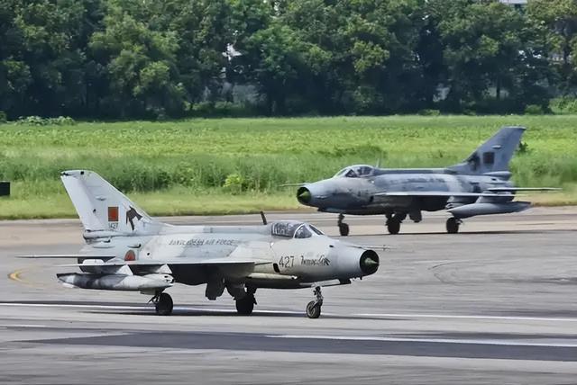 歼7战机退役时间(一架歼-7坠毁七爷还在服役)(6)