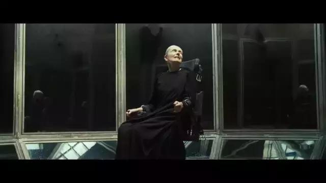 半夜不要照镜子后果很严重(半夜照镜子真的很邪门)(70)