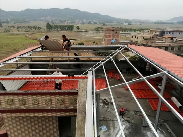 建房用红瓦好还是蓝瓦好看(农村小红顶曾风靡一时)(5)