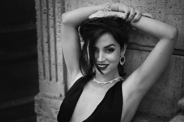 邦女郎安娜德阿玛斯杂志写真(32岁安娜德阿玛斯写真曝光)(9)