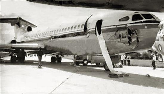 飞机和无人机相撞(当轰炸机怼上了民航客机)(2)