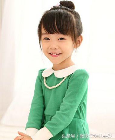 简单扎头发步骤儿童发型(超级可爱漂亮的儿童扎发发型)(11)