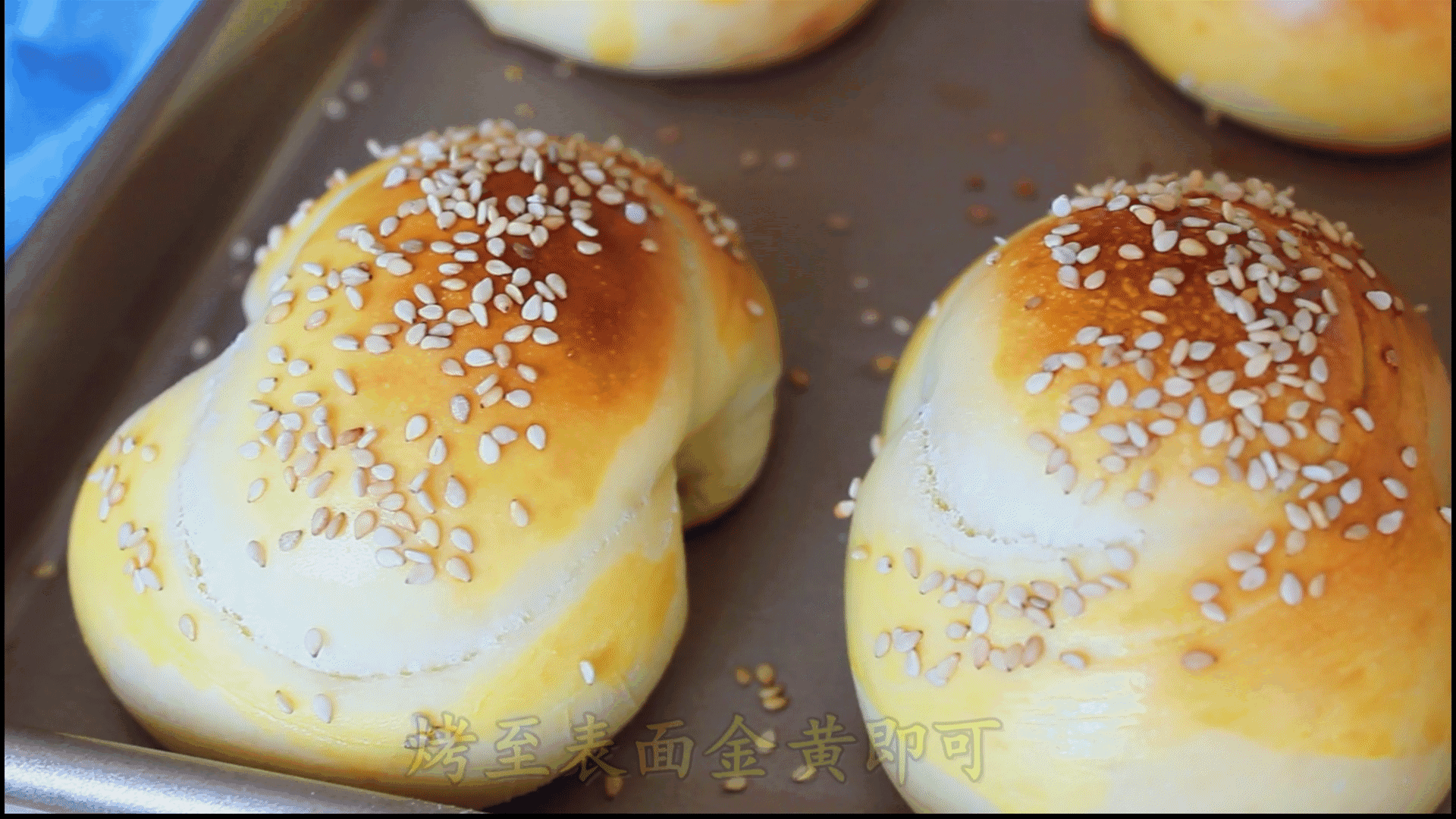 面包怎样做松软又好吃(面包怎么做更松软)(24)