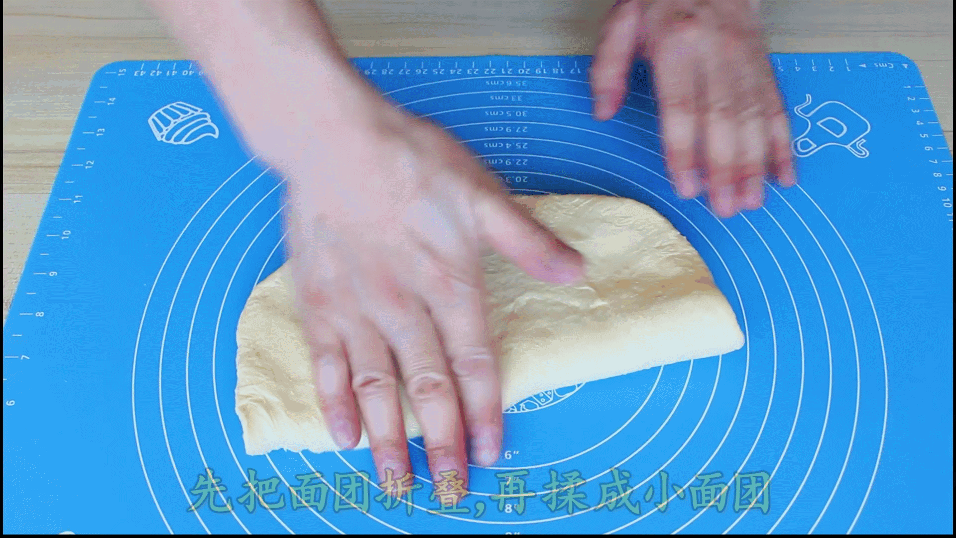 面包怎样做松软又好吃(面包怎么做更松软)(12)