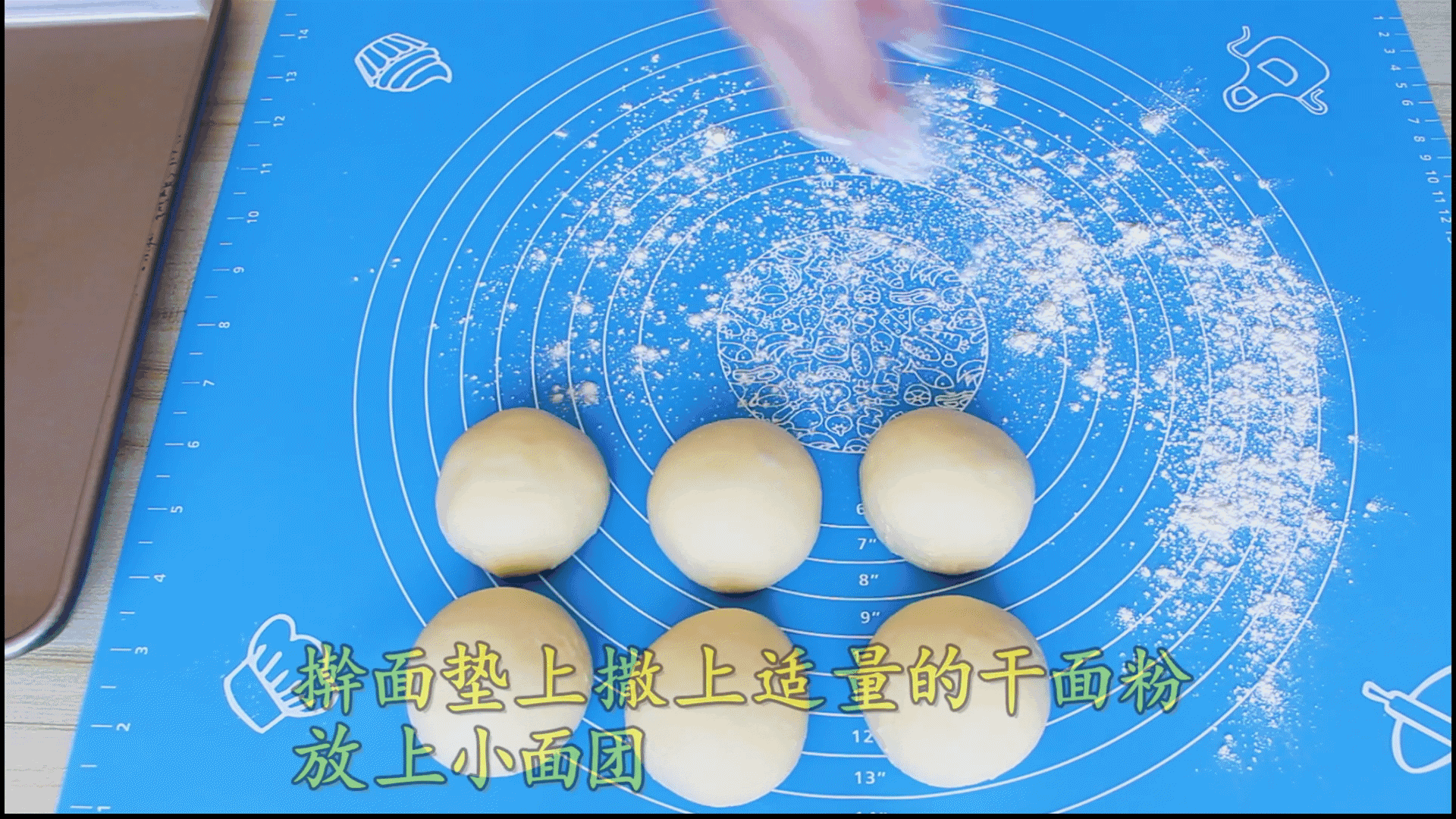 面包怎样做松软又好吃(面包怎么做更松软)(17)