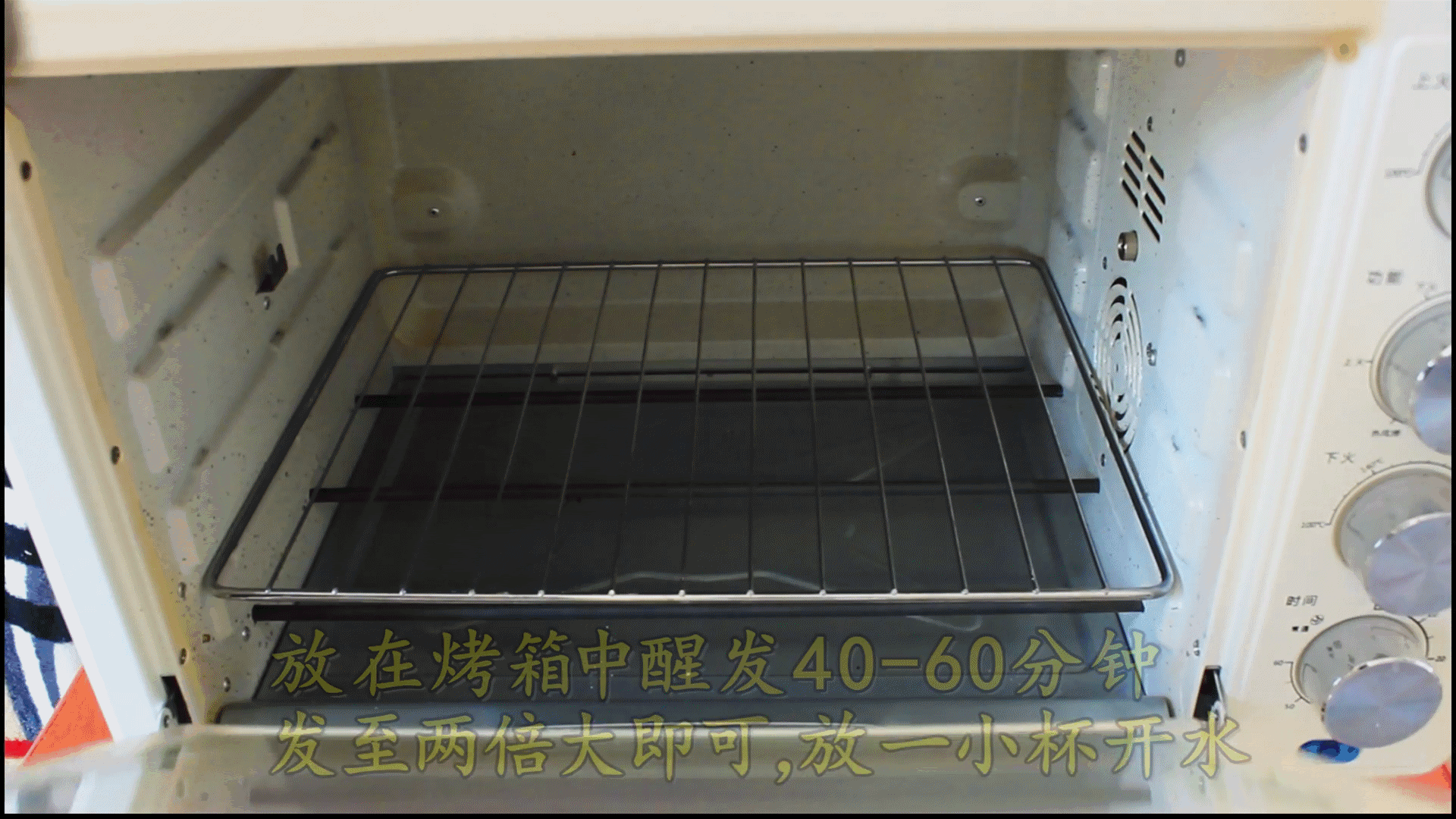 面包怎样做松软又好吃(面包怎么做更松软)(21)