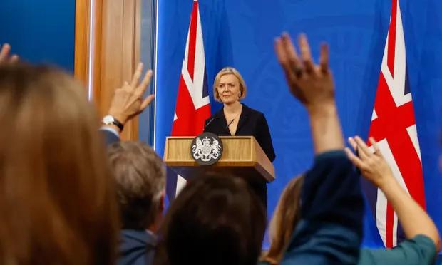 民调:过半英国人认为特拉斯应辞职(英国财相被解职)(2)